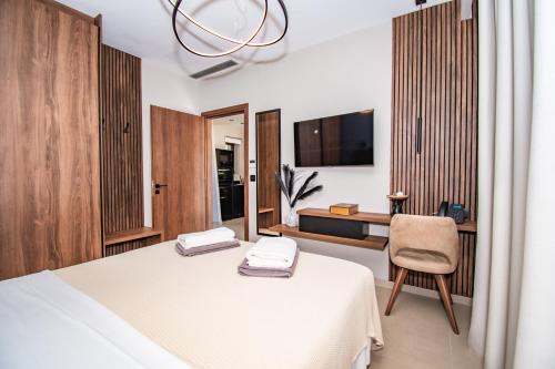 1 queen bed, 1 sofa bed