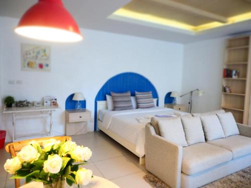 room detail thumbnail 1