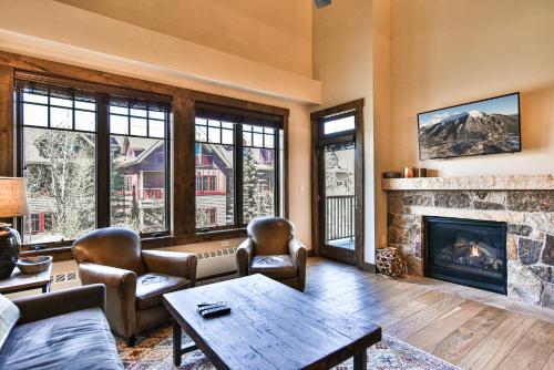 Water House Main Street Retreat: Resort Amenities & Mountain Views in Breckenridge, USA