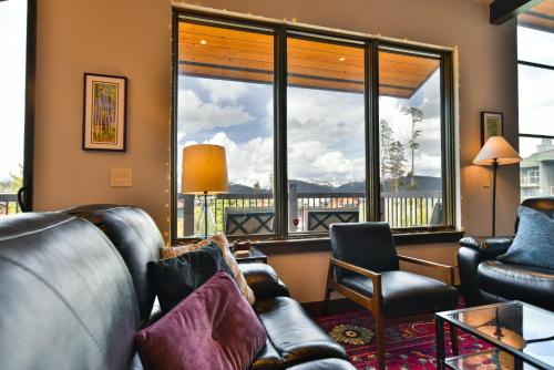 Lodgepole Lookout: Panoramic Mountain Views in Silverthorne, USA