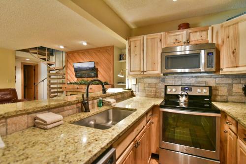 Flying Dutchman Mountainside Condo: Pool/Hot Tub in Keystone, USA