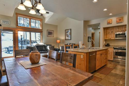 Mountain Thunder Snow Haven Townhome: Ski In, Pool/Hot Tub in Breckenridge, USA