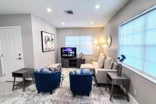 Serene Hollywood Retreat in Hollywood, USA