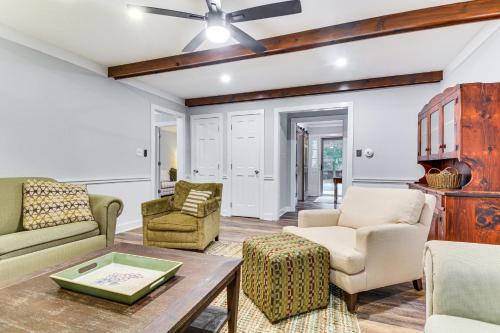 Walk to Parks and Town Square Cary Home with Yard! in Cary, USA