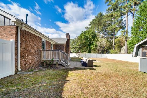 Walk to Parks and Town Square Cary Home with Yard! in 凱里市中心