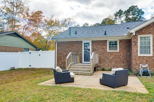 Walk to Parks and Town Square Cary Home with Yard! in 凱里市中心