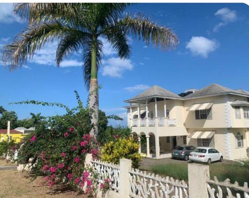 Montego Bay Guesthouse near สนามบินนานาชาติซังสเตอร์