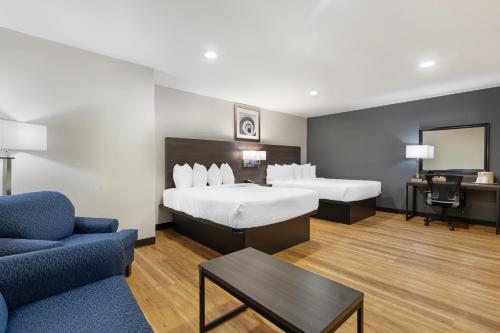 Queen Suite with Two Queen Beds and Sofa Bed - Non-Smoking