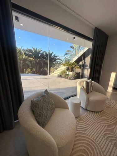 Adelaide - Upmarket Ocean Front Home - Esplanade Location