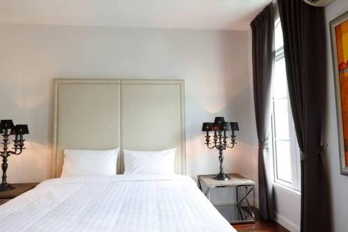 Townhome 3 bed4 Baht Asok MRTBTS Sukhumvit 16, Bangkok