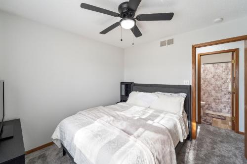 Updated Ranch Near Dwntwn and Easter Lake in Des Moines, USA