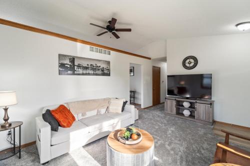 Updated Ranch Near Dwntwn and Easter Lake in Des Moines, USA