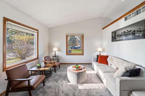 Updated Ranch Near Dwntwn and Easter Lake in Des Moines, USA