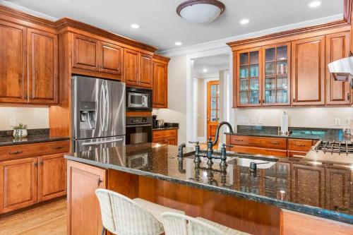 Lush Palace Has Power and Water, MTR Options in Fletcher, USA