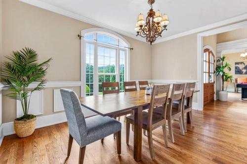 Lush Palace Has Power and Water, MTR Options in Fletcher, USA