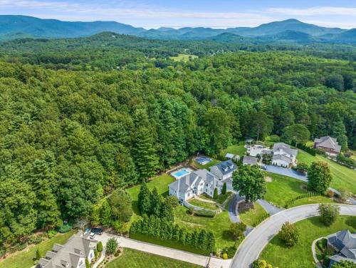 Lush Palace Has Power and Water, MTR Options in Fletcher, USA