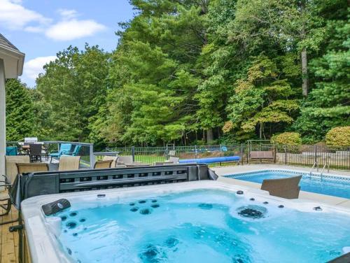 Lush Palace Has Power and Water, MTR Options in Fletcher, USA