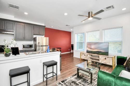 Serenity Studios - Near Med Center & Museum District, Houston (foto 11)