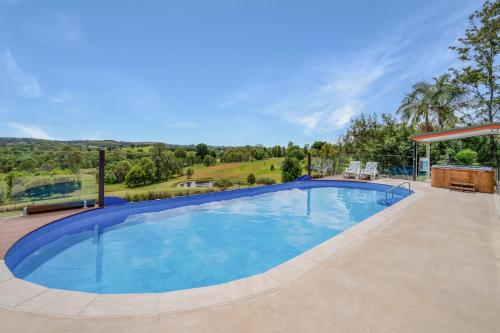 Skats, Gympie Luxury Caravan with ensuite bathroom in Victory Heights