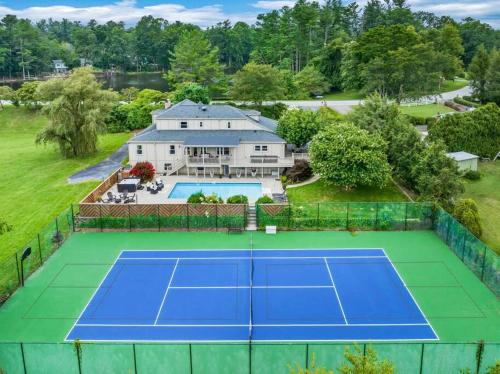 Golf Course Oasis Has Power and Water, MTR Options in Hendersonville, USA