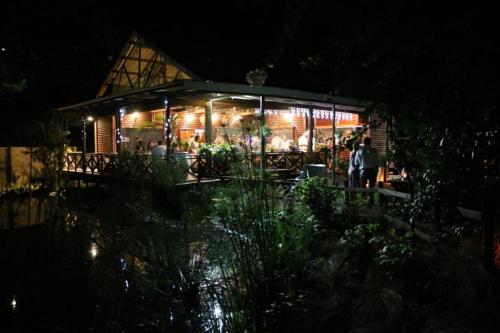 Glass House Haven in 南布隆姆