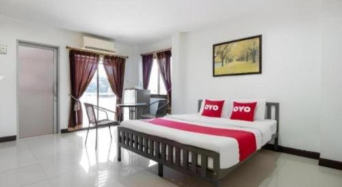 Taevaraj Place in Ayutthaya folyópart