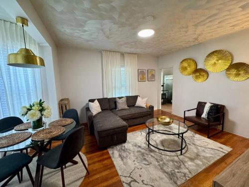 JxnBnB BIG Cozy Oasis In the Southshore of Boston in Brockton, USA