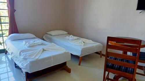 1 double bed, 2 twin beds