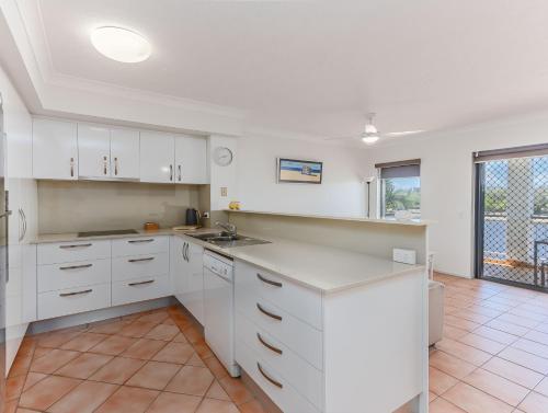 Kitchen, Sunrise Cove 11 in Kingscliff