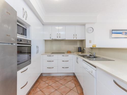Kitchen, Sunrise Cove 11 in Kingscliff