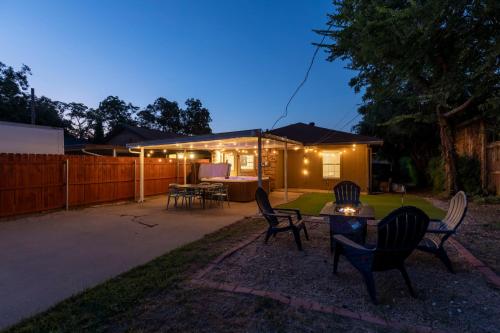 Relax Near Stadium & Downtown - Putt Green & Firepit in Irving, USA