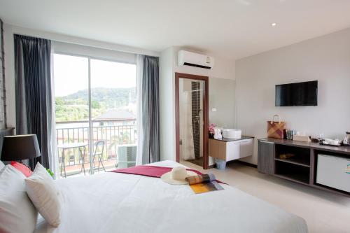 Deluxe Double Room image 10