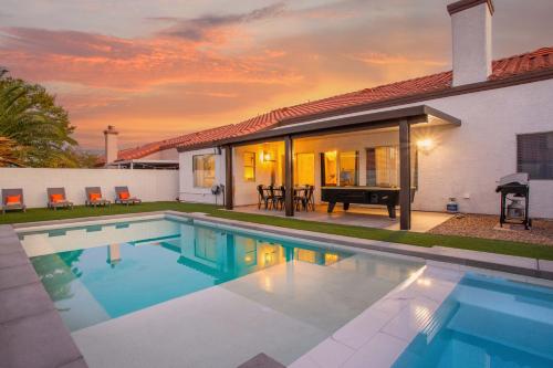 Spacious 5 Bedroom House with Heated Pool and Jacuzzi, Las Vegas