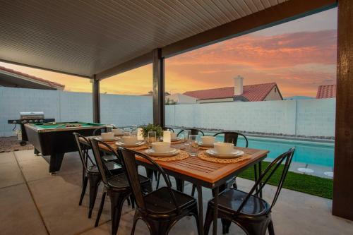 Spacious 5 Bedroom House with Heated Pool and Jacuzzi, Las Vegas (zdjęcie 10)