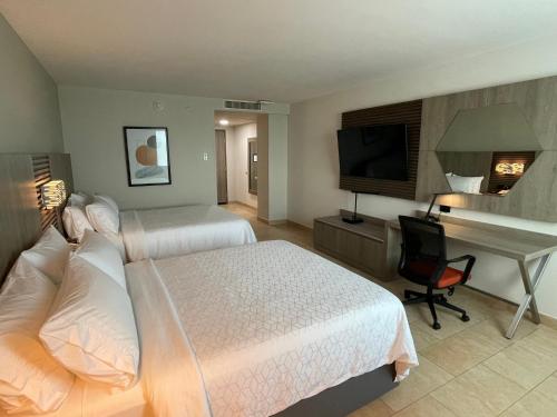 Standard Room with Two Queen Beds image 8
