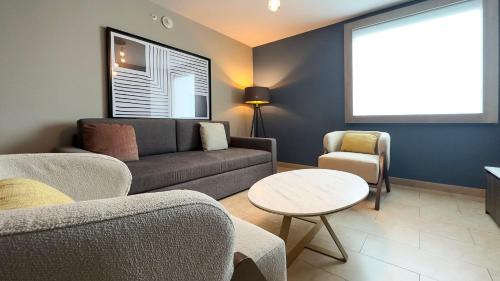 One-Bedroom Suite image 4