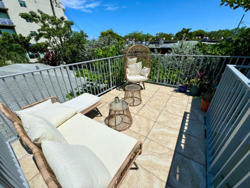 Islands Inn on the Drive - Vista Azul Suite - Queen Bed - A2 in Fort Lauderdale, USA