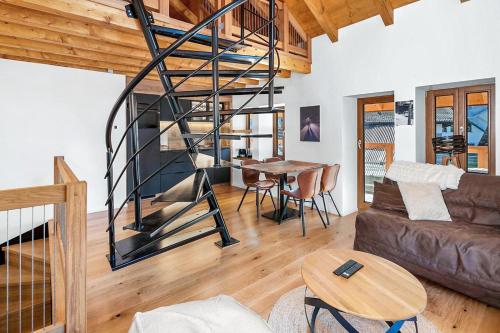 Pilanous Residence - E-Alpine Suite - Swiss Alps