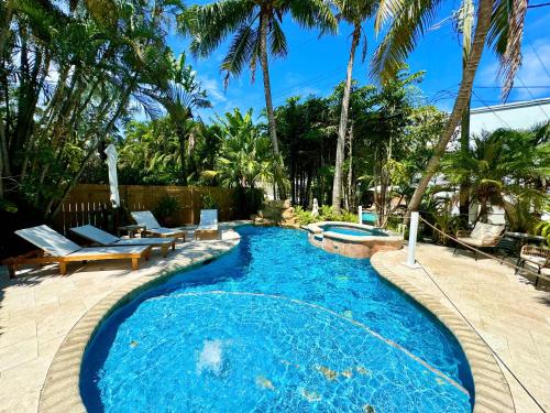 Private Oasis with Resort Perks: LGBTQ+ Retreat in Fort Lauderdale, USA