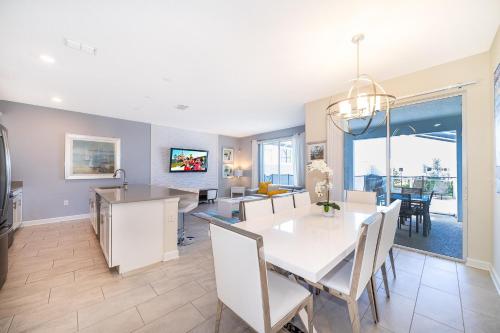 212BA TOWNHOUSE 4 BEDROOMS & 3 BATHROOMS + POOL