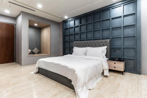 1 queen bed