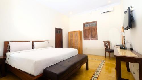 The Mangkoro Hotel by Sinergi Room Type - Deluxe Double Room