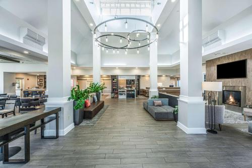 Lobby, Hilton Garden Inn Charleston Airport near Audubon Swamp Garden