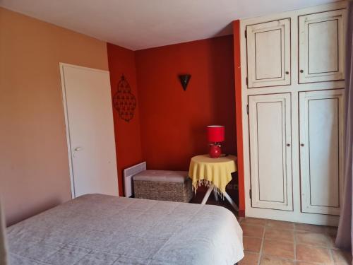 la galouciere in Saint-Just-et-Vacquieres
