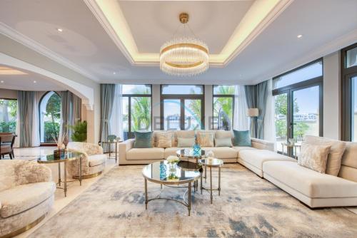 Immaculate 4BR Villa with Assistant Room and Private Pool at Frond O Palm Jumeirah by Deluxe Holiday Homes, Dubaï
