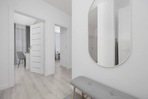 Family Apartment Cybernetyki with AC and Parking by Noclegi Renters - image 3