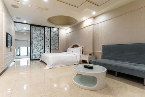 1 queen bed