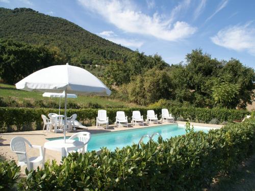  Belvilla by OYO Spacious VIlla in Treia with Pool in Avenale