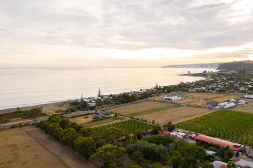 Beach Front Wine makers cottage in Haumoana