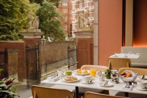 Royal Garden Hotel - image 14